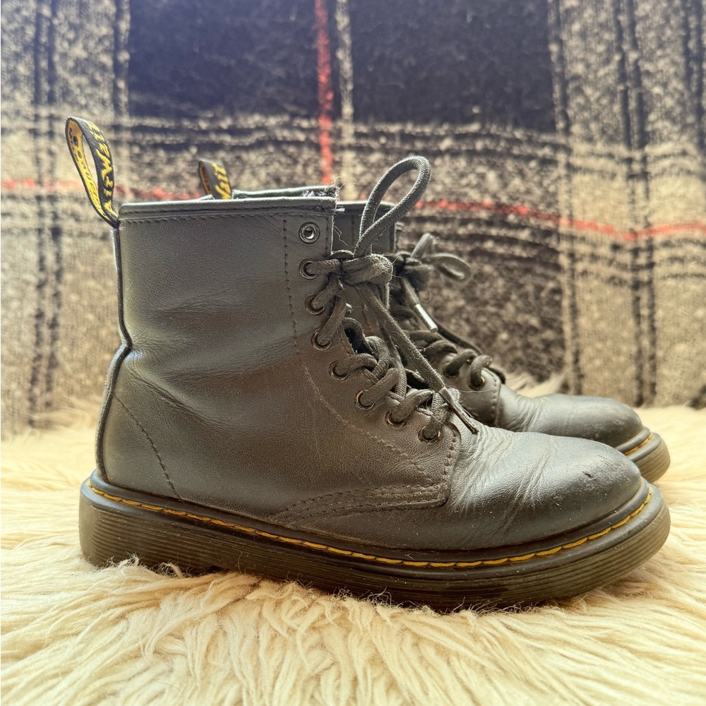 Dr. Martens Airware 1460 Kids Black Leather Boots - Picture 2 of 10